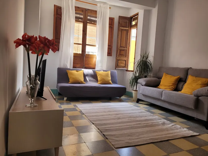 A charming, detached manor house - Image 1