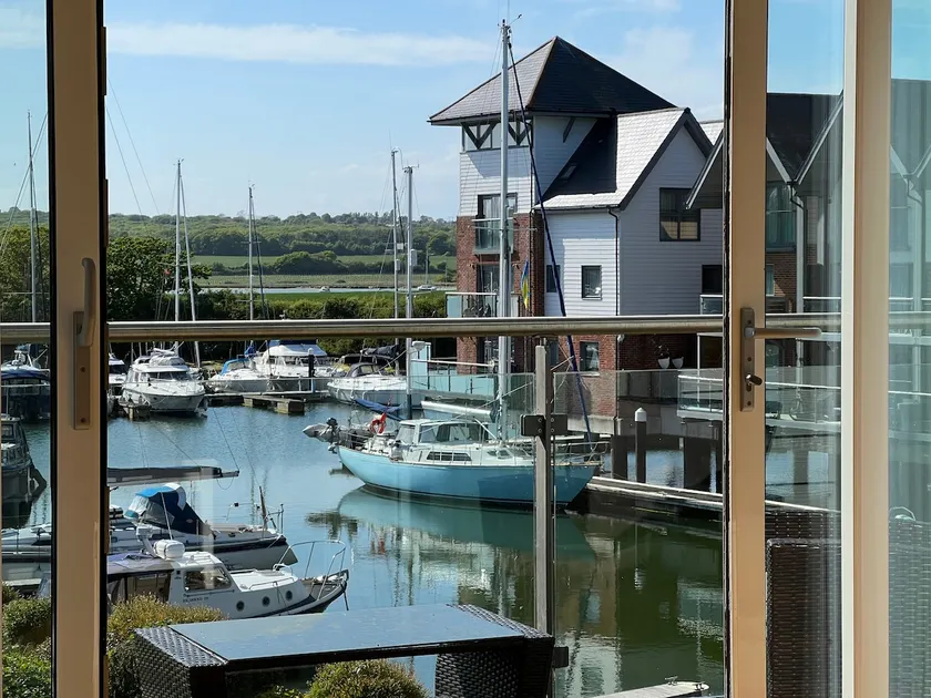 3 bedroom marina home - ‘Well Chilled’ - Image 1