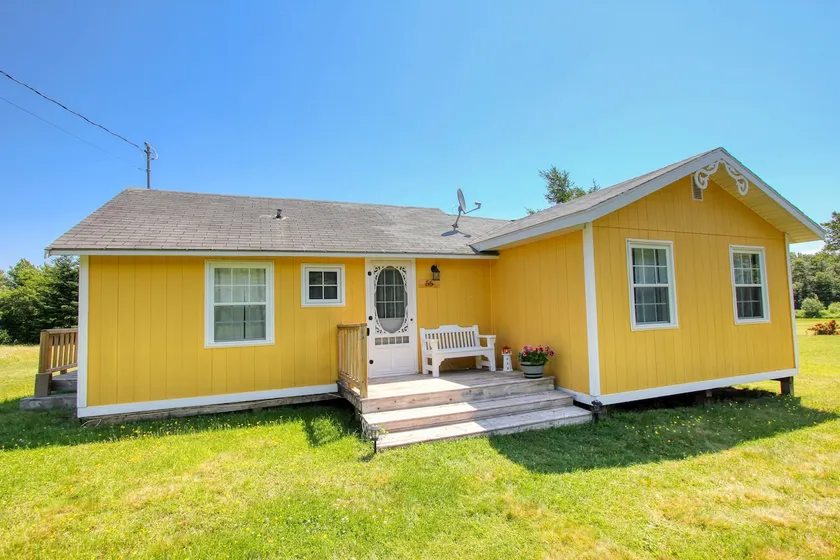 3BR Stay Salty • 1GB WiFi • Near PEI National Park - Image 1