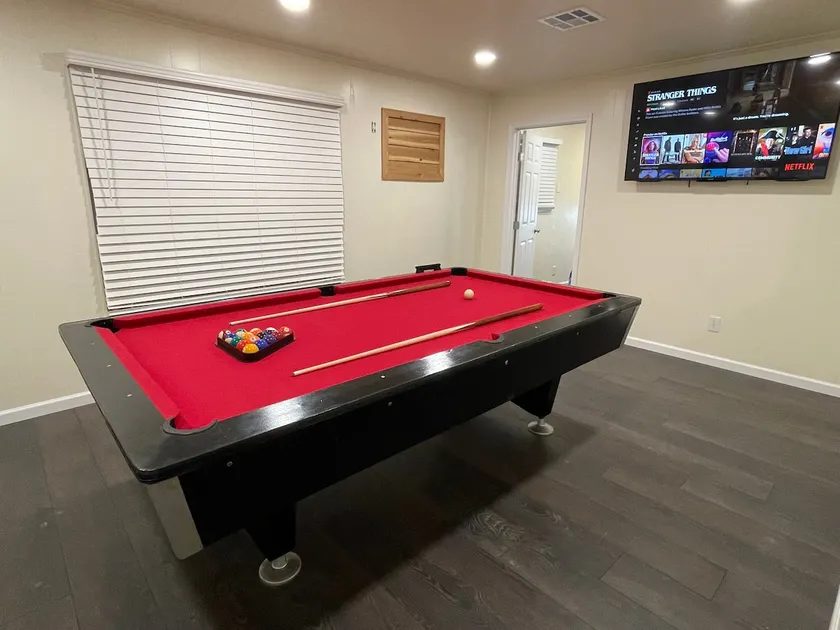 4 Bed Heart of Med Center Pool Table TV in bedroom - Image 1