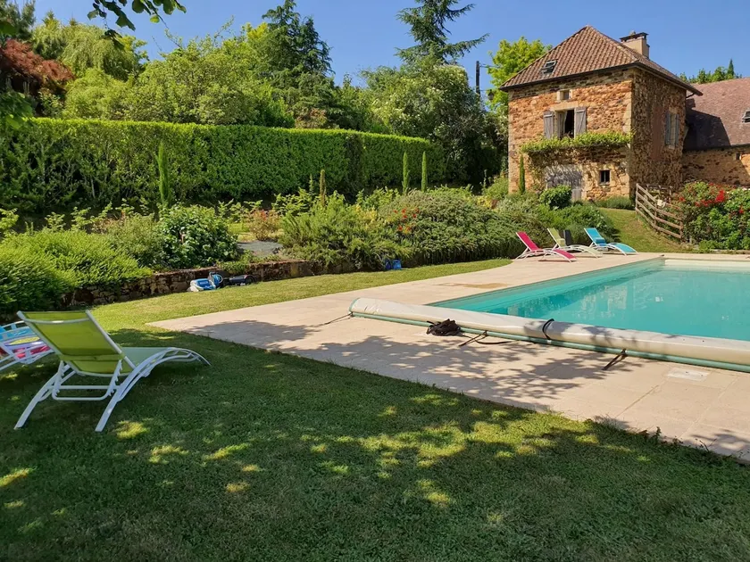 Quiet house with private pool - Image 1