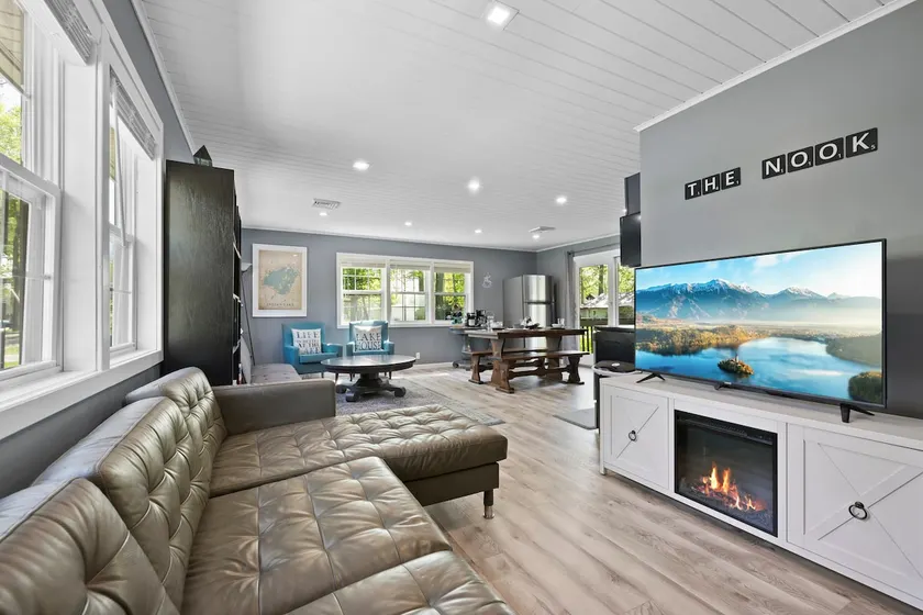 ❤️ Spacious Island Cottage at Indian Lake ❤️ - Image 1