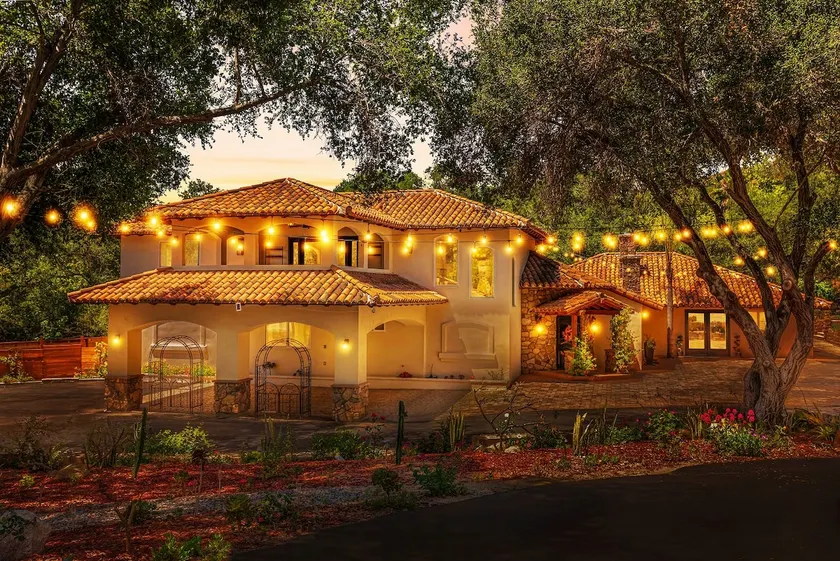Private Estate with Hot Tub & Sauna | Sleeps 20 - Image 1