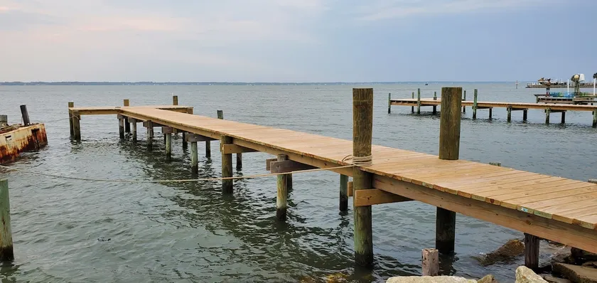 Waterfront Vacation Bungalow free car/boat parking - Image 1