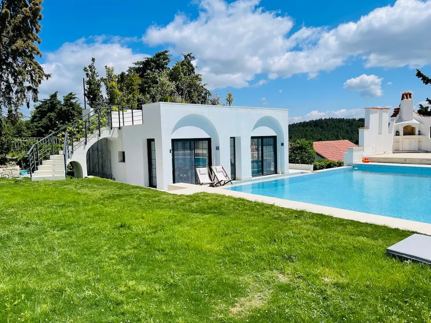 Charming Villa with Private Pool & Excellent View - Image 1