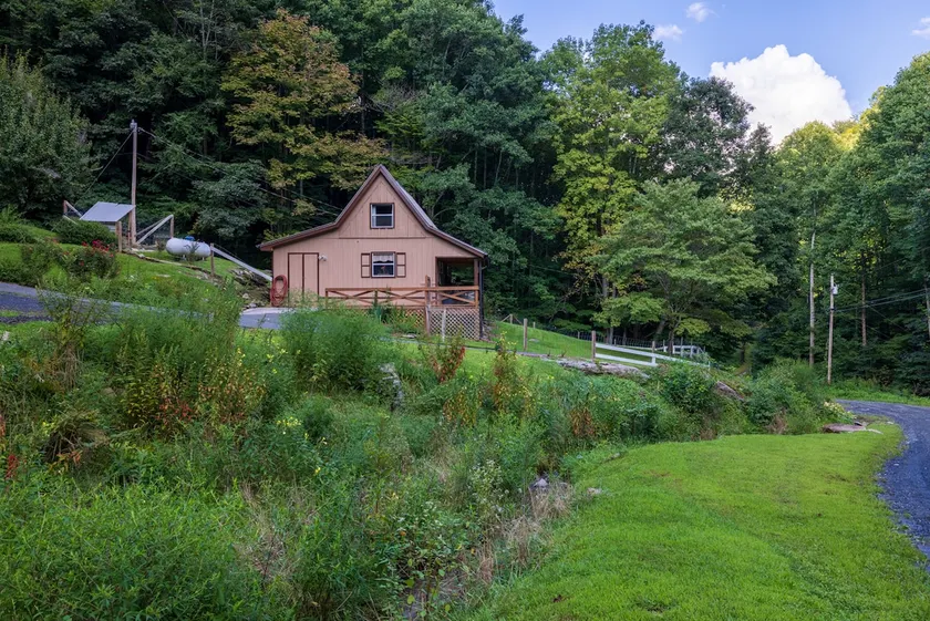 Cabin in Bakersville, NC - Image 1
