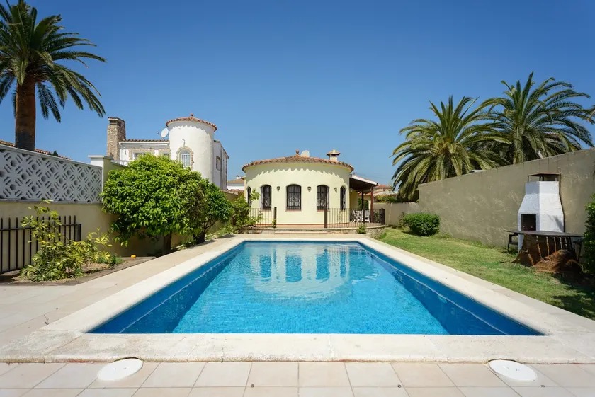 Villa Fluvia on the canal - Image 1