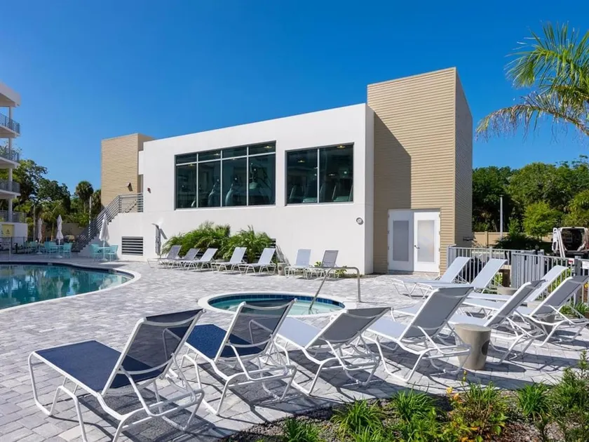 ★ New Luxury Waterfront Condo ★ Pool/Gym/Hot tub ★ - Image 1
