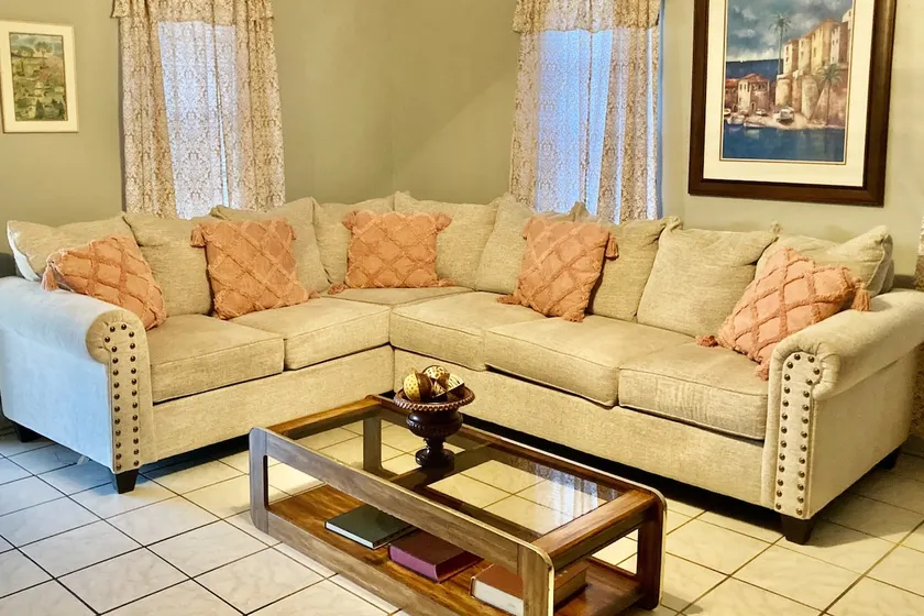 Casa De La Rosa 2BR/1BA clean, comfy & rental - Image 1