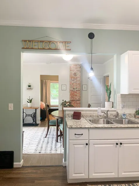 Three Bedroom Mid Century Modern and Vintage Home - Image 1