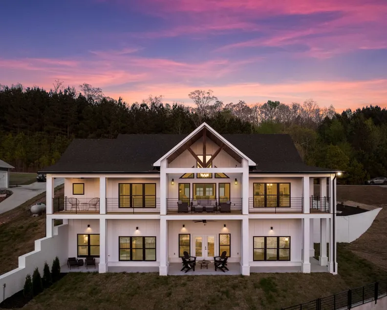 *The White House* Luxury Smith Lake Home - Image 1