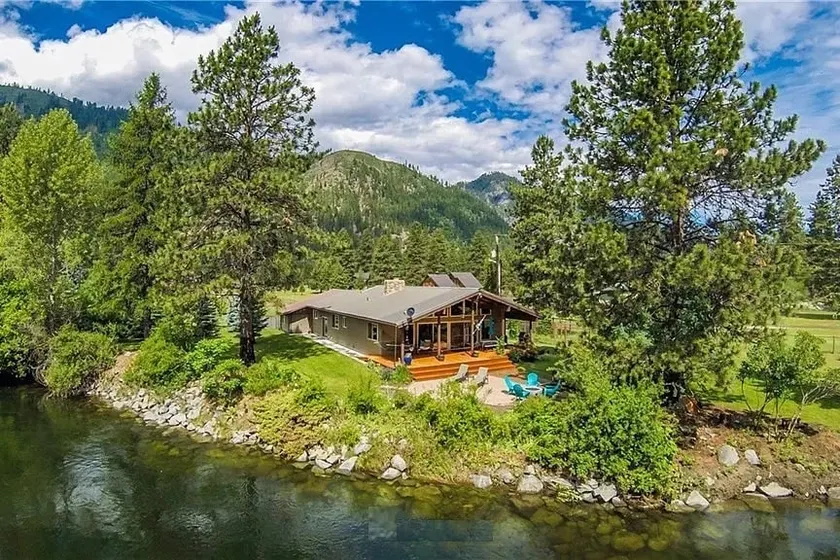 Icicle River Cabin with Hot Tub, Sauna & Mountain Views: 8 Steps to the river! - Image 1