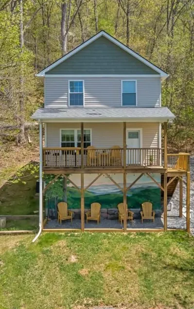 Cheerful 3-bedroom home nestled in the mountains - Image 1