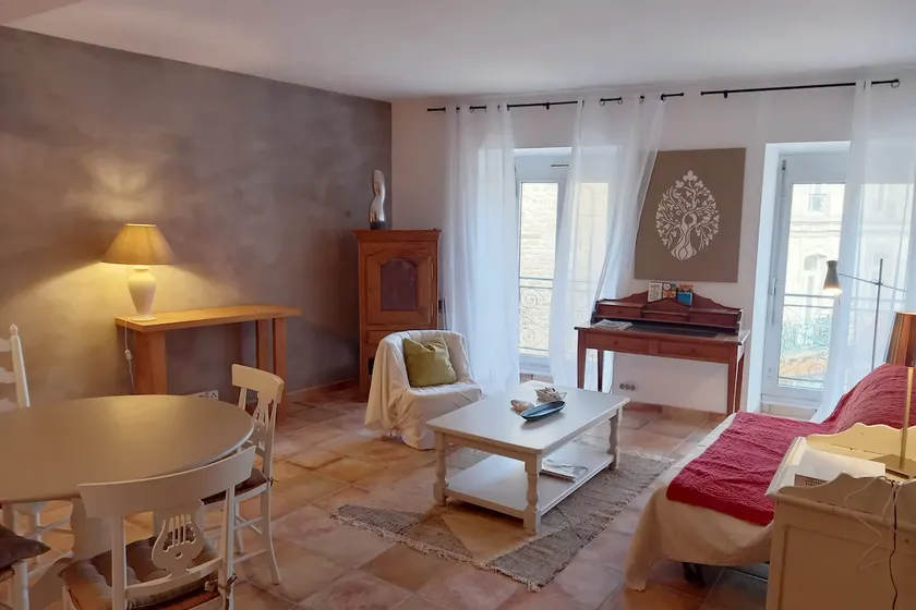 At Emma's, in the heart of Auray. - Image 1