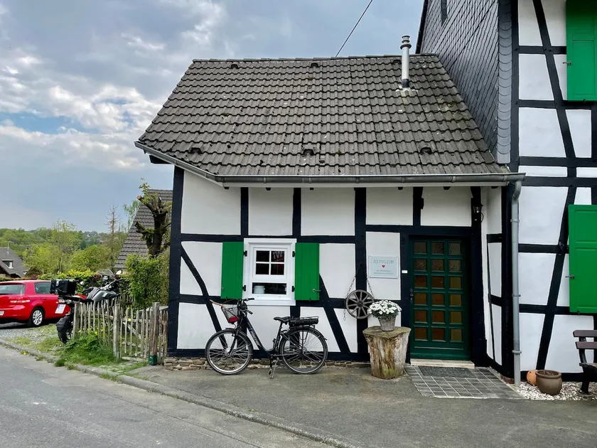 Magical half-timbered cottage with garden terrace - Image 1