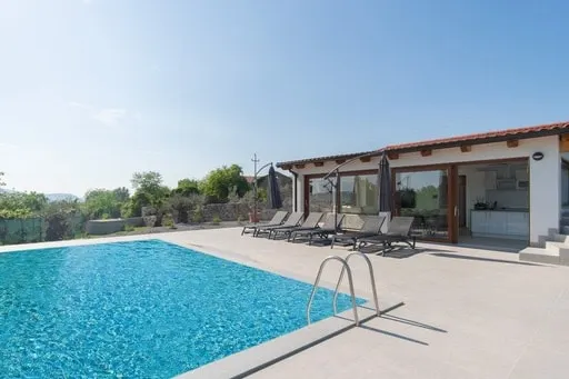 Villa Rosemary with private pool and EV Charger - Image 1