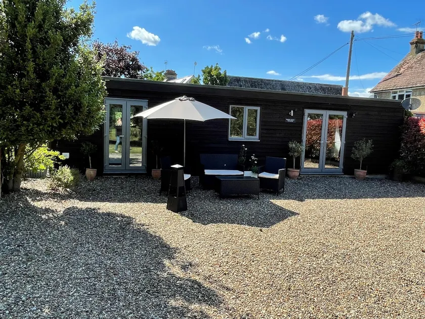 Adorable 1 Bedroom Holiday Home in countryside - Image 1