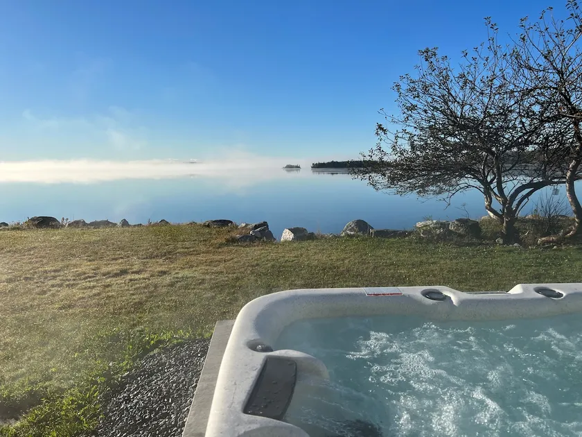 Oceanfront home with hot tub & kayaks - Image 1