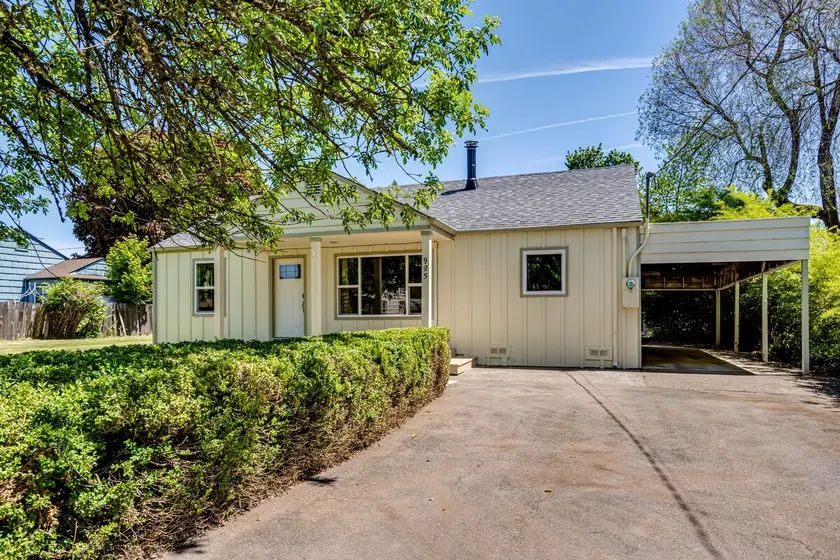 Relax in our Spacious home with a Spacious yard - Image 1