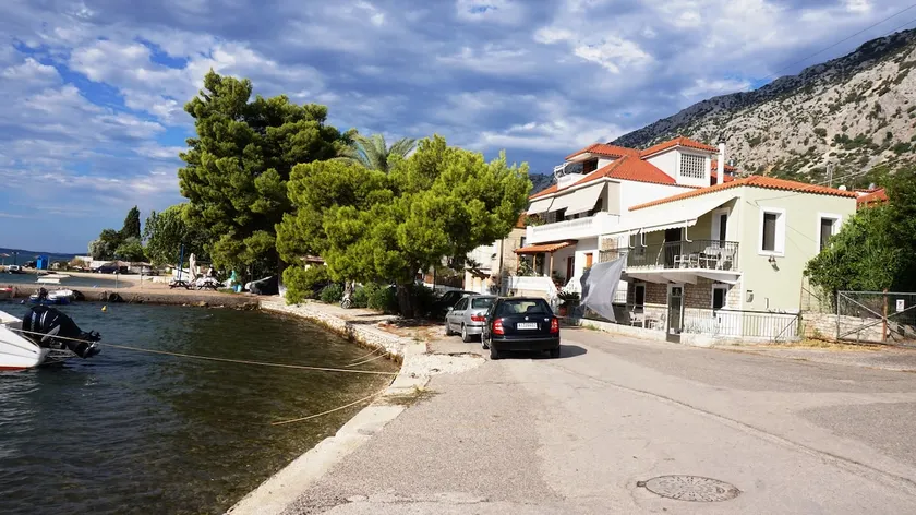 Waterfront cottage in Astakos - Image 1