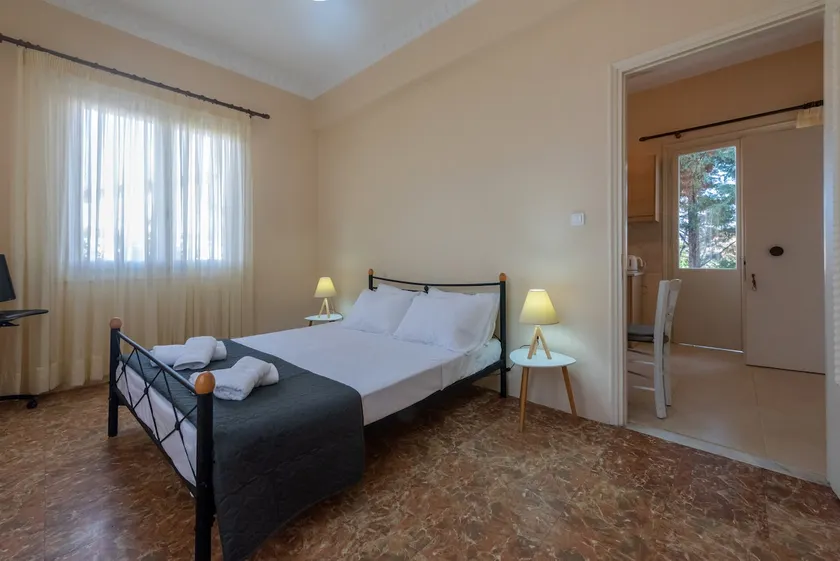 Avocado studio next to the beach | private parking - Image 1