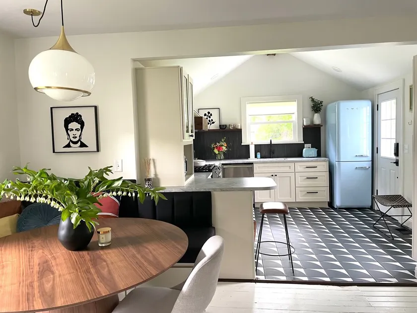 Modern newly renovated whole house BEST location! - Image 1