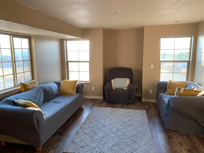 2-bedroom walkout basement apartment in Vernal. - Image 1
