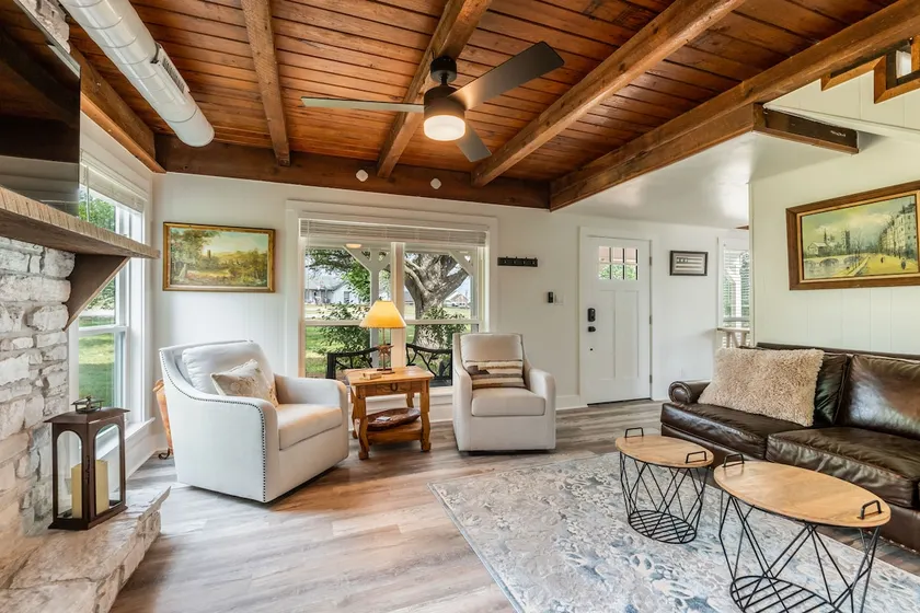 Charming 2-bedrm home in the heart of Liberty Hill - Image 1