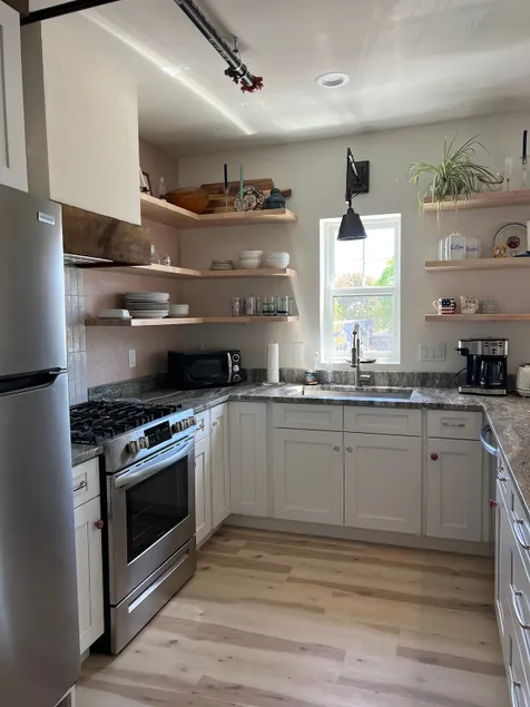 Bridge Street Suite - Image 1