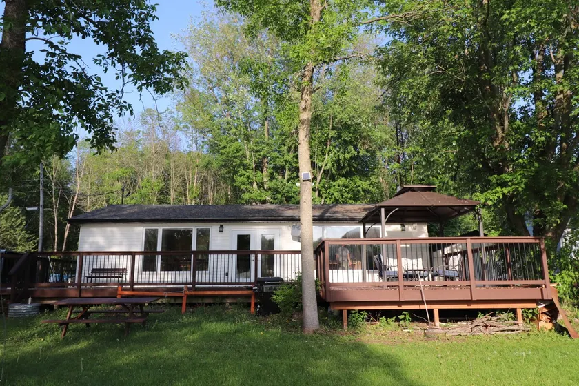 Beautiful Waterfront Retreat on Otonabee River - Image 1