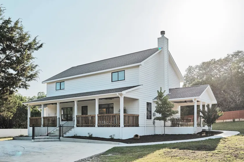 Hill Country Farmhouse Near Canyon Lake + Wineries - Image 1
