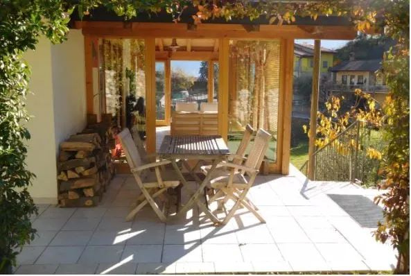 Villa Lingarda in a quiet location with lake view and garden - Image 1