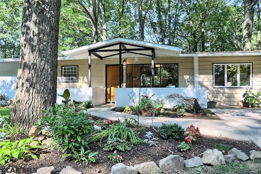 Spectacular Park Forest Home - Image 1