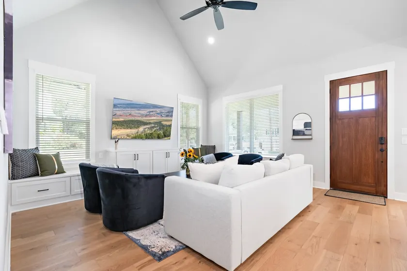 White Retreat- 3 King Suites! - Image 1