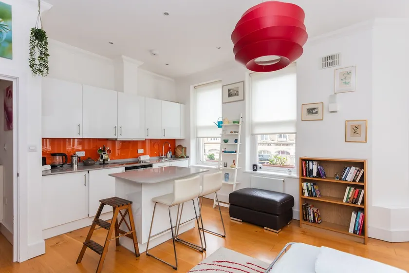 Homely 1 Bedroom Apartment in the Heart of Vibrant Camden - Image 1