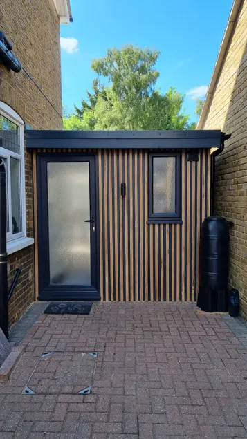Sittingbourne 1 bed self-contained annex, with parking - Image 1