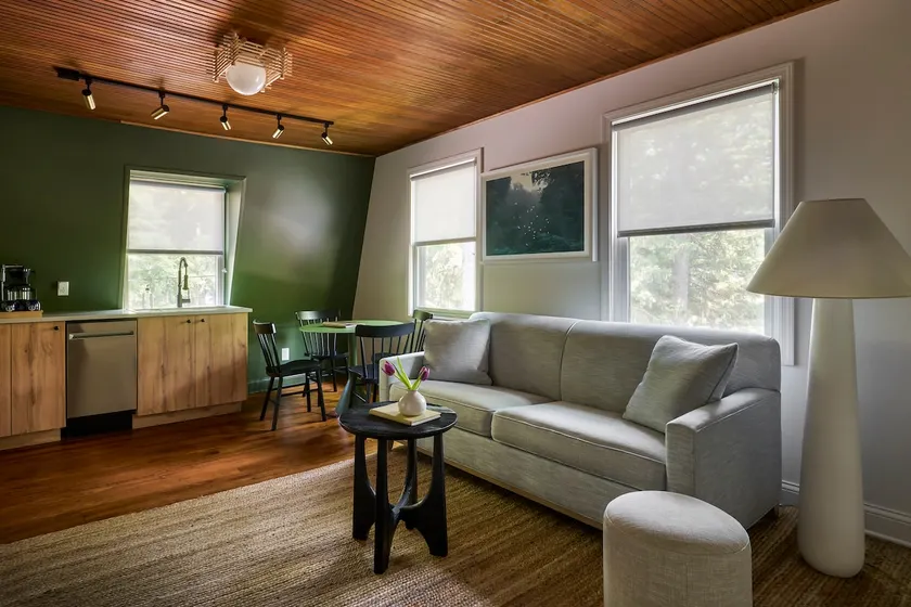 Cozy Two Bedroom, Full Kitchen, Pool - Image 1