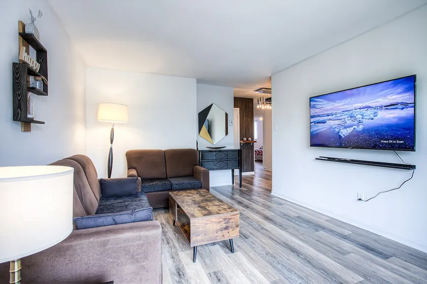 Equipped 3BR with King-size bed in Rougemont MTL! - Image 1