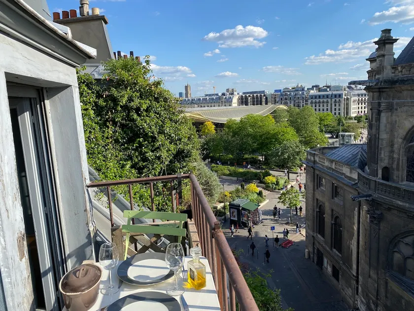 A cloud in the heart of Paris – rooftop & sky view - Image 1