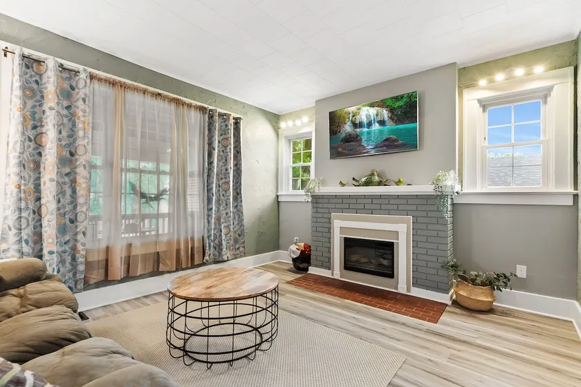 The Teal House | 4 Bedroom - Image 1