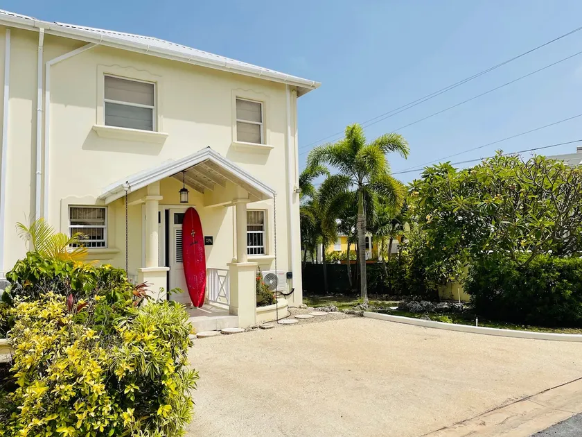 ”Family home with ocean views, pool, and garden.” - Image 1