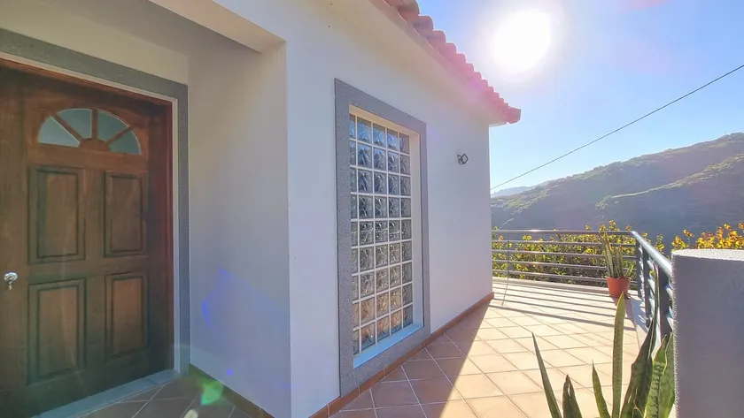 Stay in a house in a quiet and sunny area - Image 1