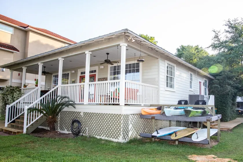 3 Br Waterfront Florida Classic on the Bayou - Image 1