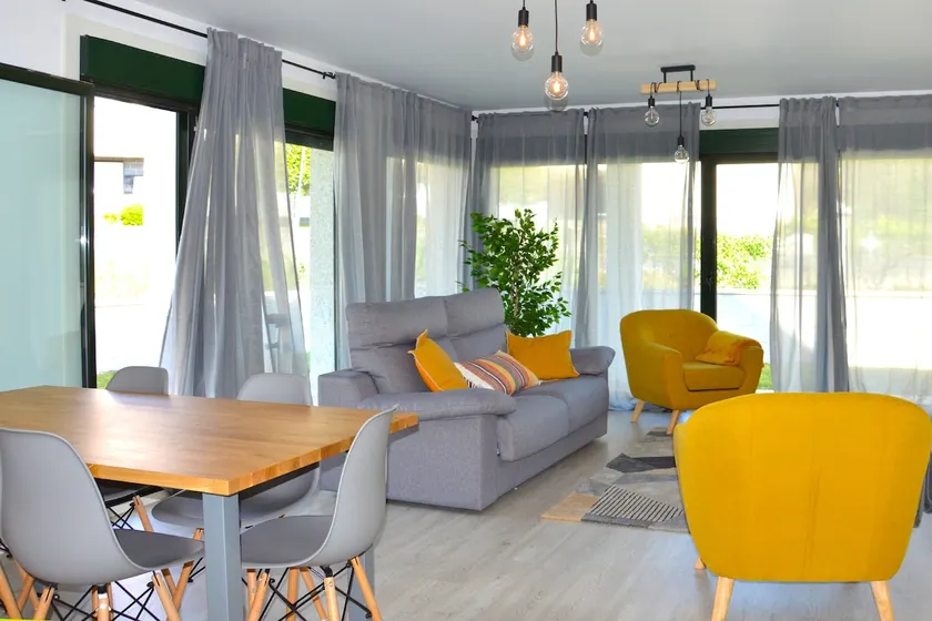 A beautiful apartment, garden and community pool - Image 1