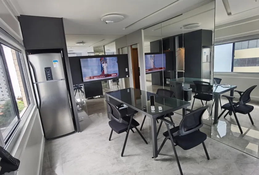 Flat and Meeting Room in an INNOVATIVE HYBRID SPACE! - Image 1