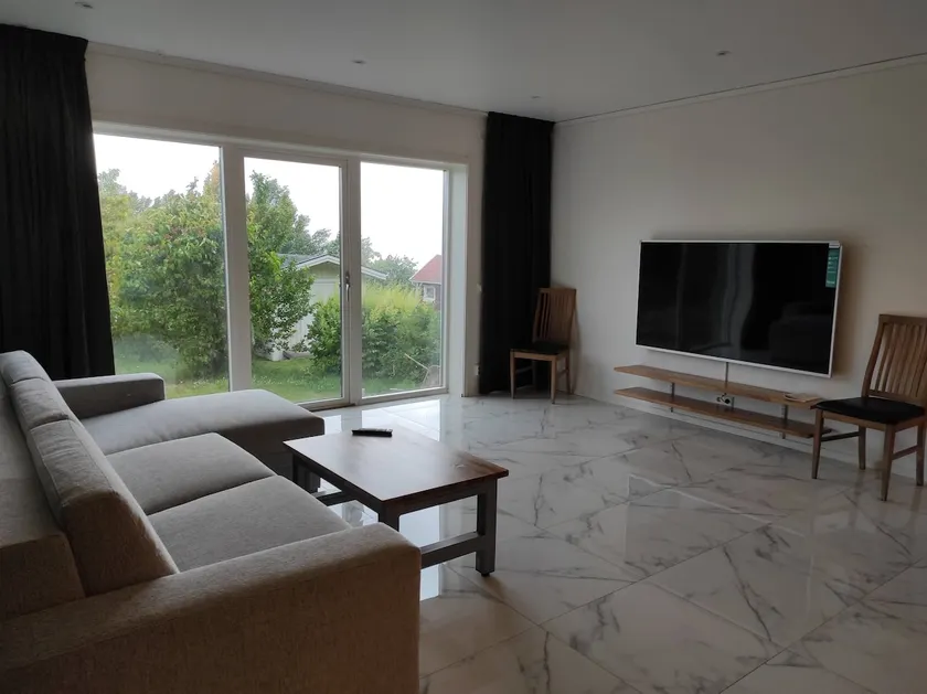 Nice place with patio - Image 1