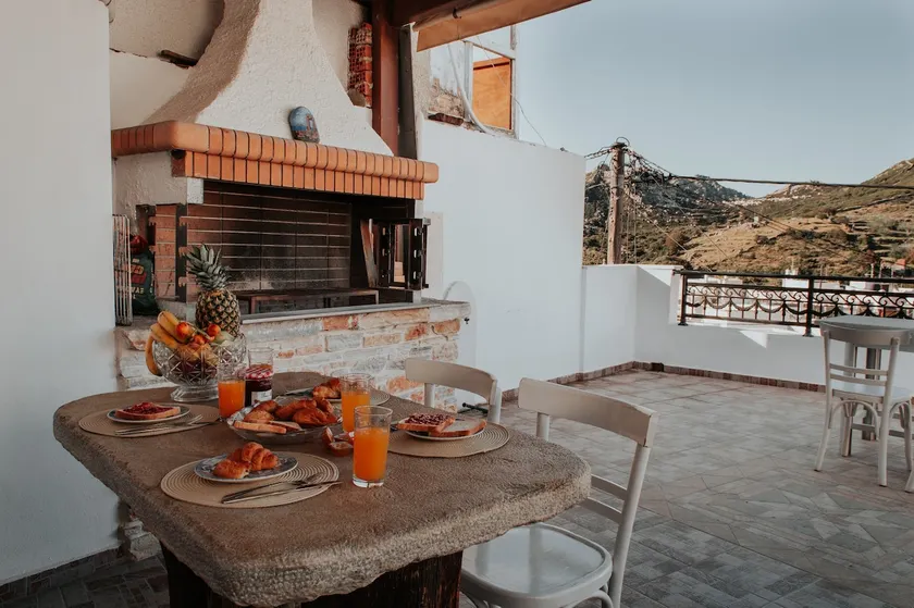 Chaniotis Home, In the heart of Kinidaros - Image 1