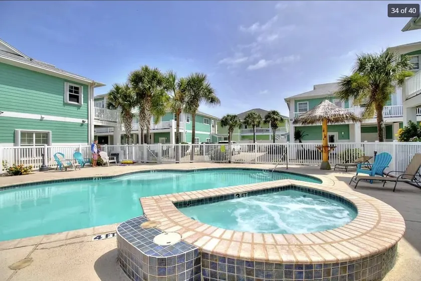 Easy Breezy Beach Walk * Sparkling Pool* In Town - Image 1