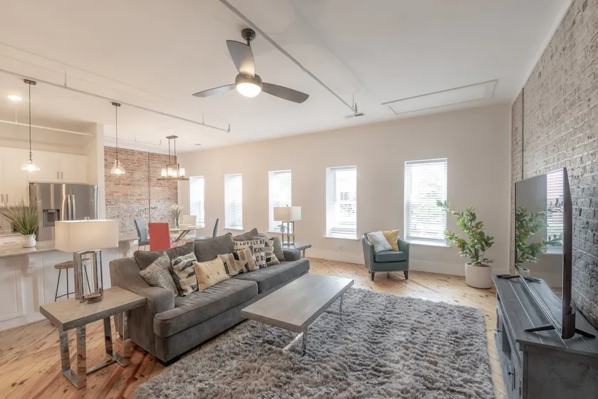 Downtown Main St Loft 137 - Walk to Expo Center ! - Image 1