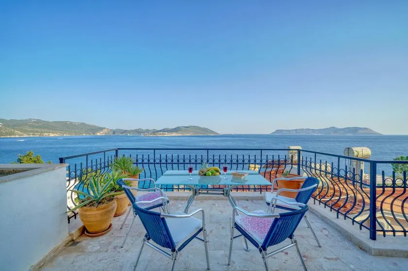 Luxury duplex apartment with terrace in the center - Image 1